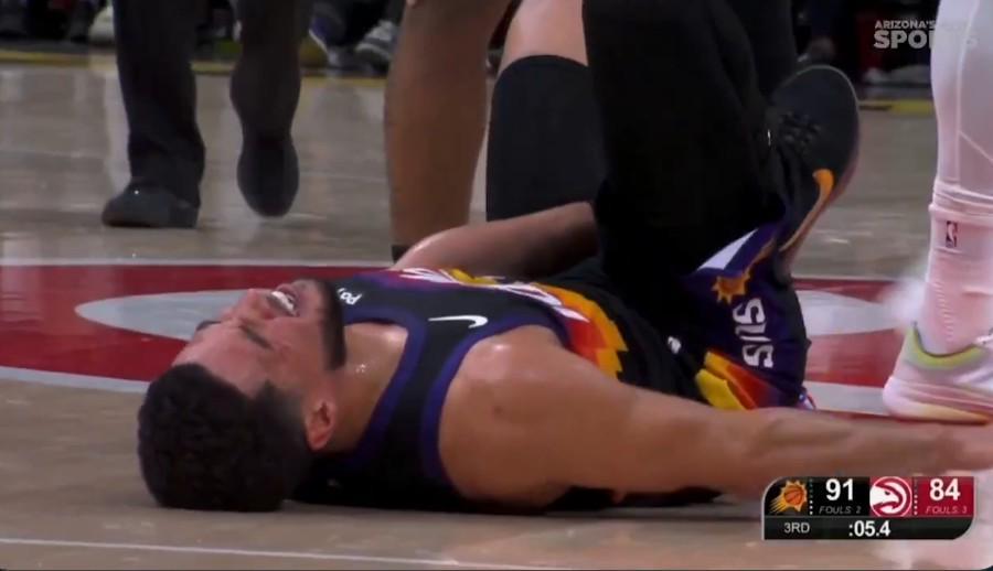 电子竞技下注-雪上加霜,布克90度崴脚伤退太阳一场伤俩主力,离场前三节就得31分